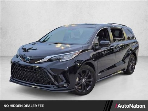 Used 2021 Toyota Sienna XSE w/ XSE Plus Package FWD image 1