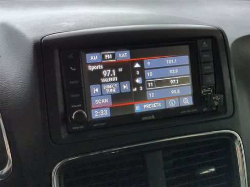 Certified 2018 Dodge Grand Caravan SXT w/ Driver Convenience Group image 28