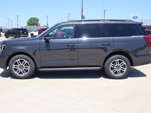 Used 2025 Ford Expedition Active AWD/4WD image 9