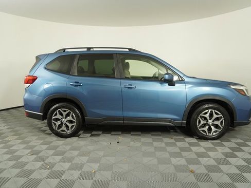 Used 2019 Subaru Forester Premium w/ All-Weather Package image 9