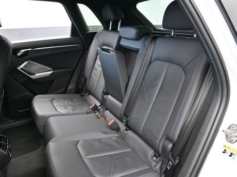 Used 2025 Audi Q3 2.0T Premium image 35