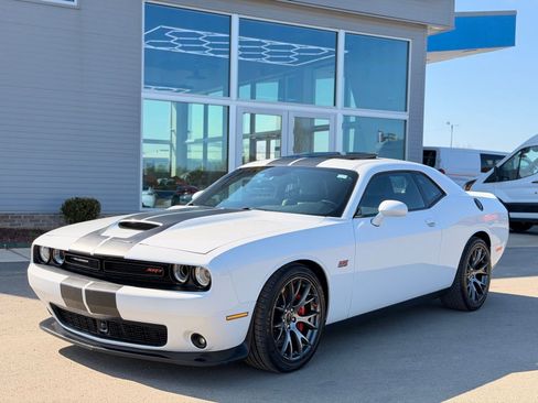 Used 2015 Dodge Challenger SRT w/ Technology Group image 14