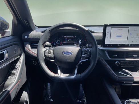 Used 2025 Ford Explorer ST-Line w/ ST-Line Street Pack AWD/4WD image 11