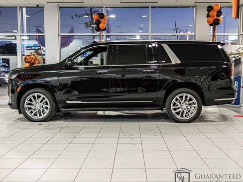 Used 2021 Cadillac Escalade ESV Premium Luxury w/ LPO, Floor Liner Package AWD/4WD image 6