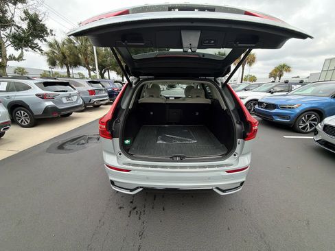 Certified 2024 Volvo XC60 B5 Plus w/ Protection Package Premier AWD/4WD image 24
