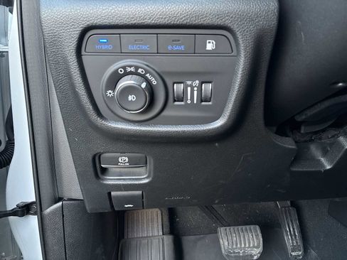 Used 2022 Jeep Grand Cherokee Limited 4xe image 18