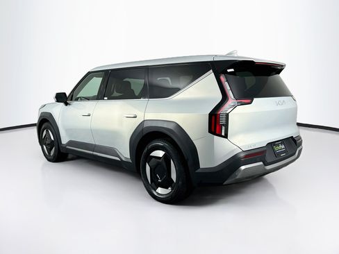 Used 2024 Kia EV9 Light Long Range RWD image 5