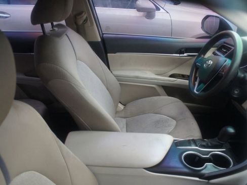 Used 2022 Toyota Camry LE FWD image 5