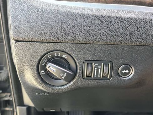 Used 2014 Chrysler 300 C AWD/4WD image 30