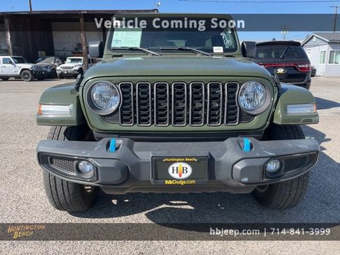 Used 2024 Jeep Wrangler Unlimited image 2