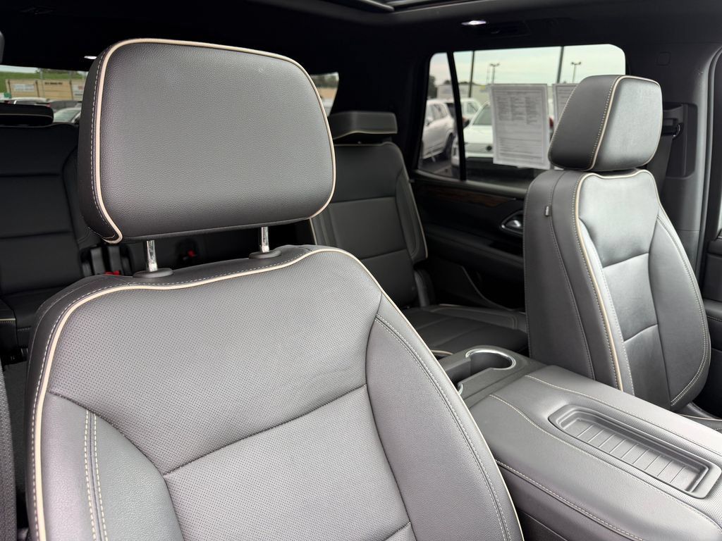 Used 2022 Chevrolet Tahoe Premier AWD/4WD image 16