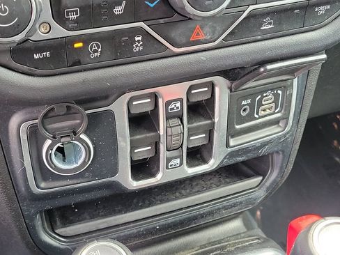 Used 2024 Jeep Wrangler Unlimited Sahara AWD/4WD image 26