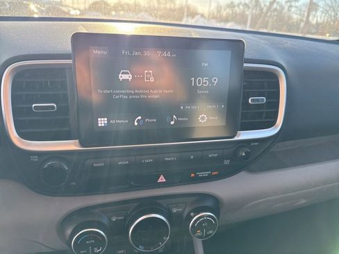 Used 2023 Hyundai Venue SEL image 26