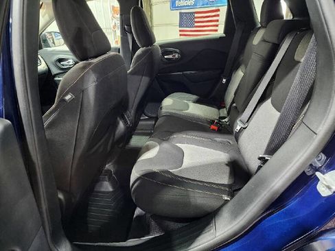 Used 2016 Jeep Cherokee Sport FWD image 10