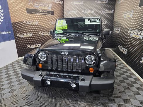 Used 2012 Jeep Wrangler Unlimited Rubicon w/ Dual Top Group AWD/4WD image 3