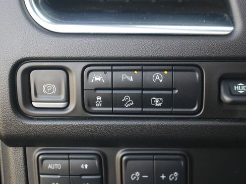 Used 2023 Chevrolet Tahoe Premier image 32