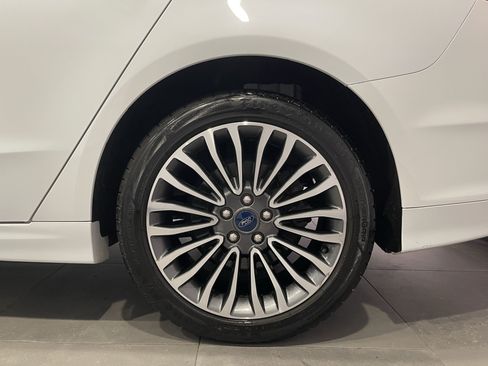 Used 2018 Ford Fusion SE w/ Fusion SE Technology Package AWD/4WD image 8