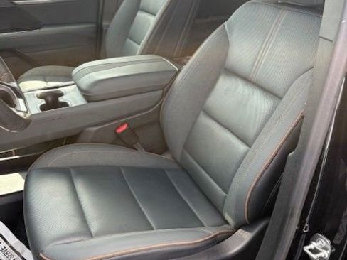Used 2024 GMC Acadia AT4 w/ Luxury Package AWD/4WD image 9