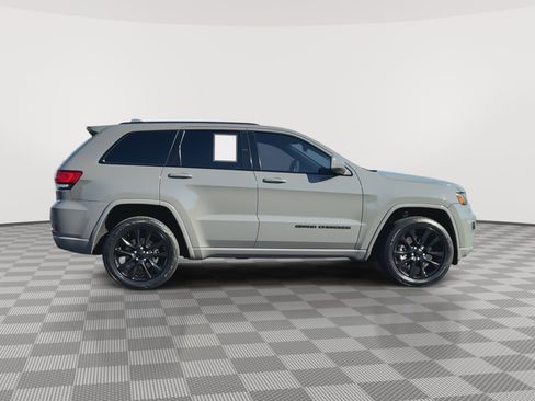 Used 2021 Jeep Grand Cherokee Laredo X image 9