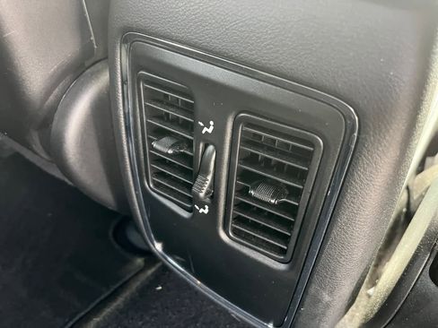 Used 2021 Jeep Grand Cherokee Laredo image 22