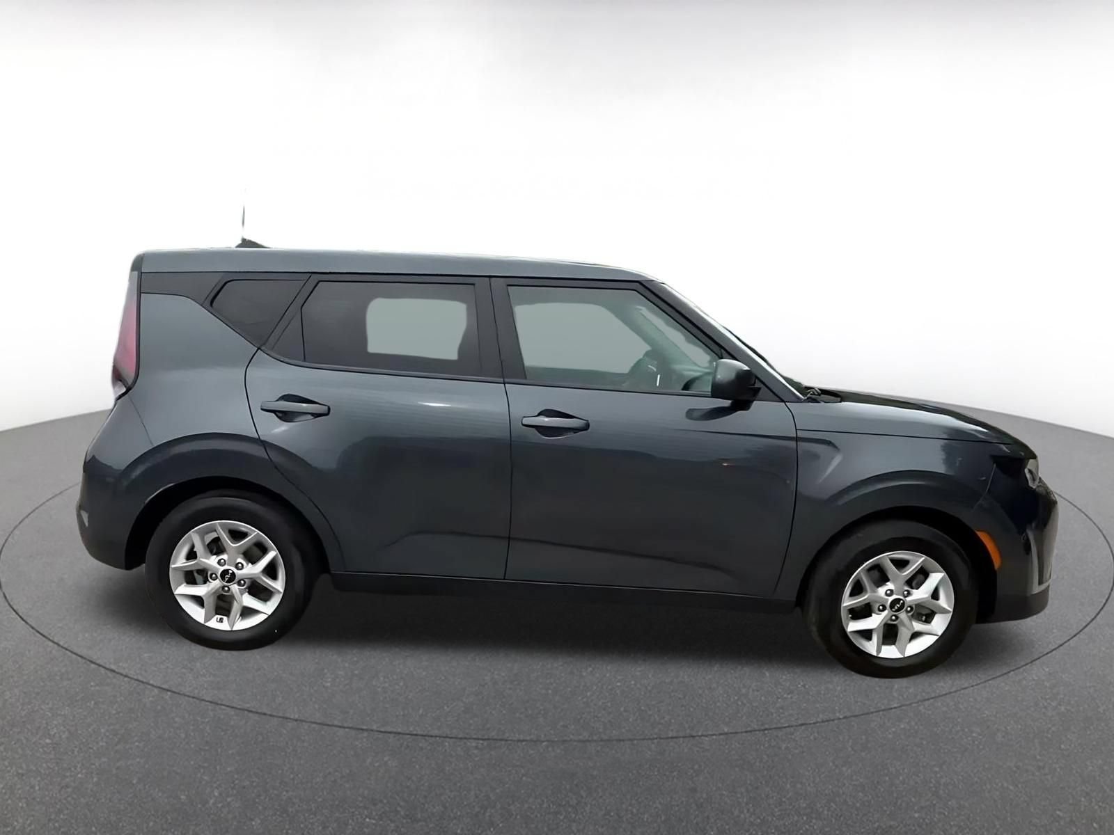 Used 2025 Kia Soul LX w/ LX Technology Package FWD image 15