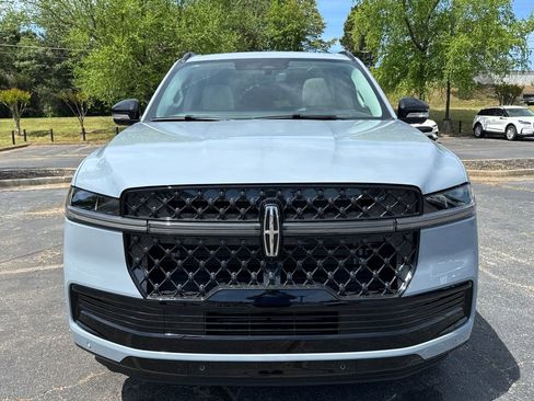 New 2026 Lincoln Navigator Reserve w/ Jet Appearance Package AWD/4WD image 3