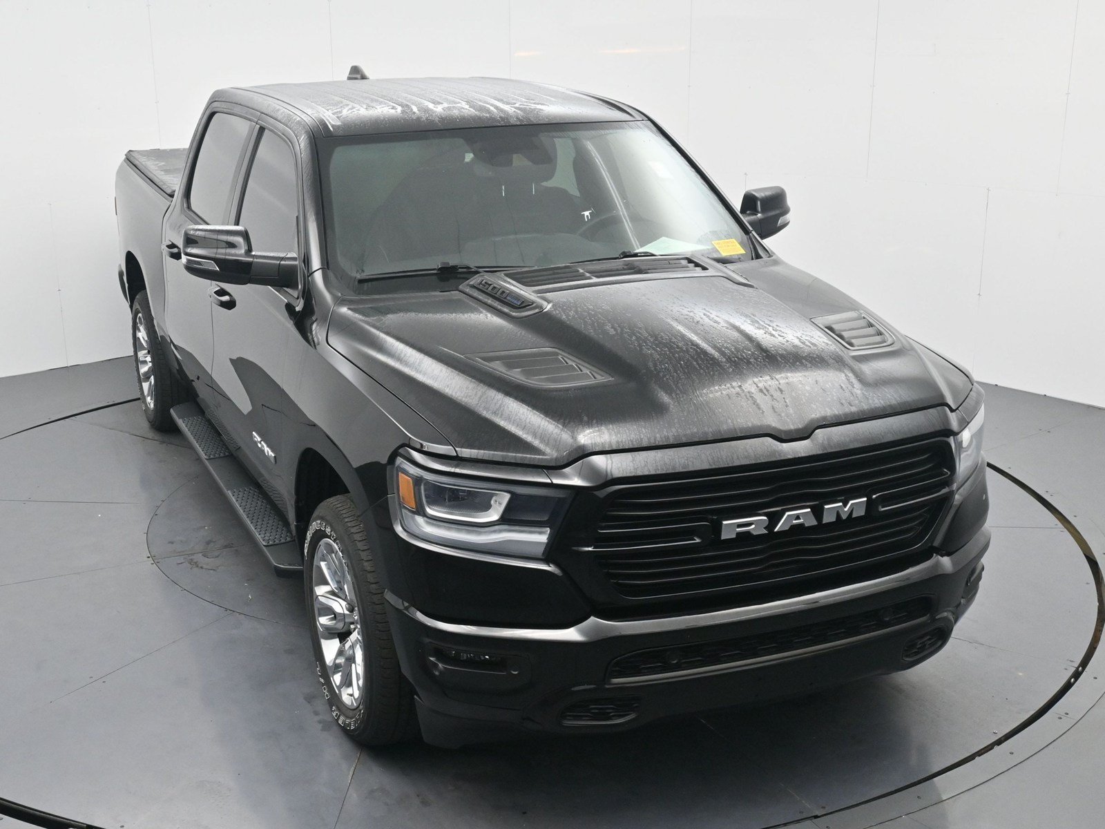 Used 2023 RAM 1500 Laramie AWD/4WD image 18