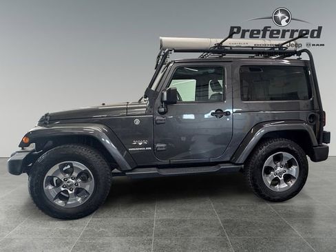 Used 2017 Jeep Wrangler Sahara w/ Connectivity Group AWD/4WD image 9