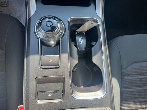Used 2020 Ford Fusion SE image 16
