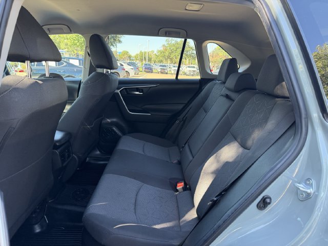 Used 2022 Toyota RAV4 XLE AWD/4WD image 25