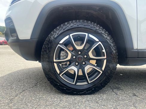 Used 2025 Jeep Compass Trailhawk AWD/4WD image 9