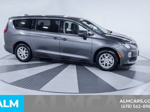 Used 2023 Chrysler Voyager LX FWD image 13