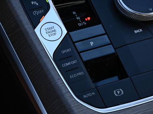 Used 2025 BMW 330i xDrive Sedan w/ Convenience Package image 20