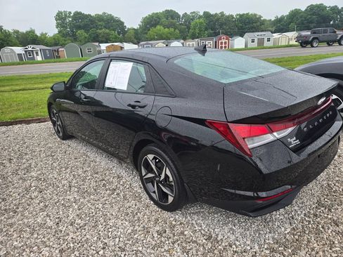 Used 2023 Hyundai Elantra SEL w/ Convenience Package FWD image 3