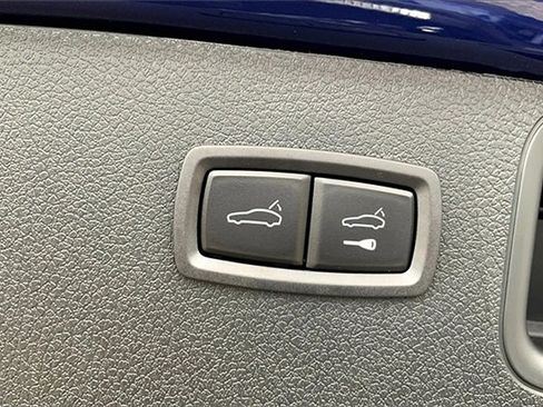 New 2025 Porsche Macan image 21