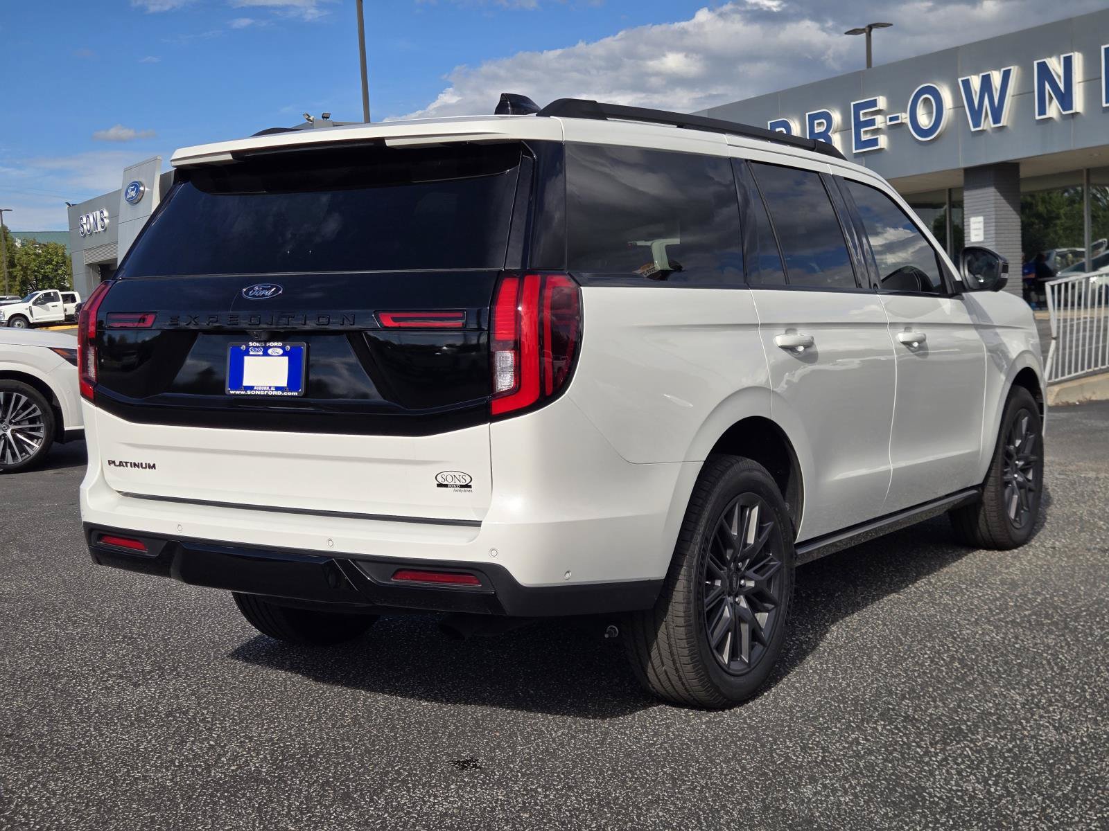 Used 2025 Ford Expedition Platinum w/ Stealth Performance Package AWD/4WD image 7
