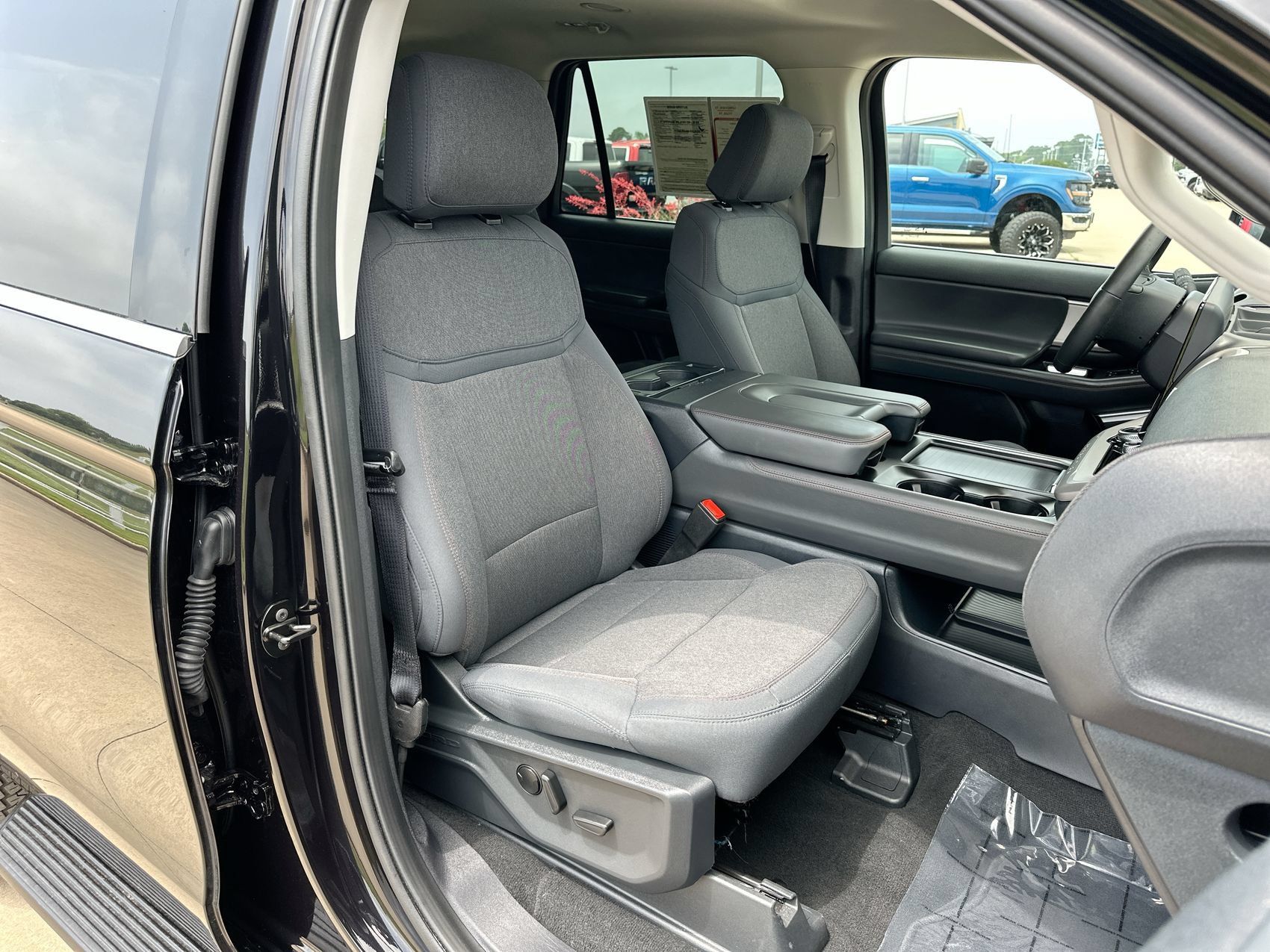 Used 2025 Ford Expedition Active AWD/4WD image 27