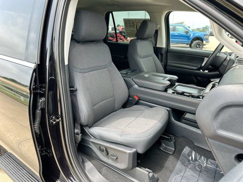 Used 2025 Ford Expedition Active AWD/4WD image 27