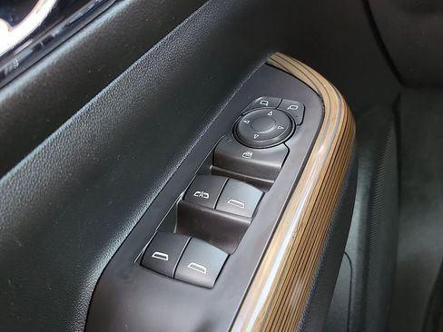 Used 2020 GMC Acadia SLE image 13