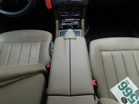 Used 2011 Mercedes-Benz E 550 Sedan image 9