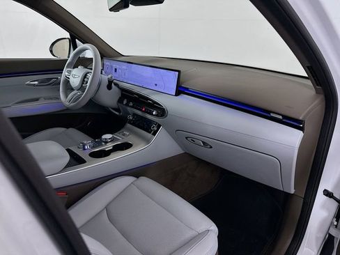 Certified 2026 Genesis GV70 2.5T Advanced AWD/4WD image 31