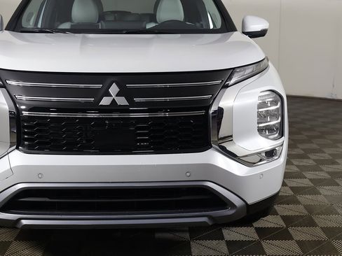 New 2026 Mitsubishi Outlander SE image 16