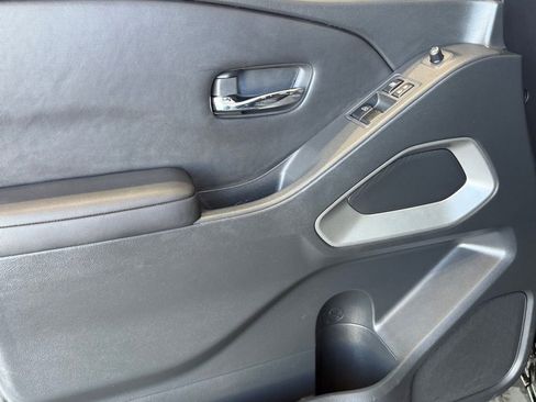 Used 2024 Nissan Frontier SV w/ SV Convenience Package image 15