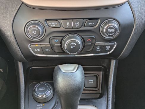 Used 2017 Jeep Cherokee Latitude w/ Trailer Tow Group image 23