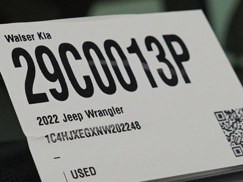 Used 2022 Jeep Wrangler Unlimited Sahara AWD/4WD image 30