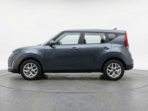 Used 2025 Kia Soul LX w/ LX Technology Package FWD image 5