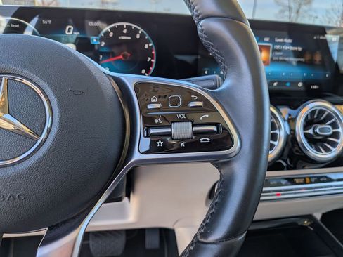 Used 2022 Mercedes-Benz GLA 250 4MATIC image 14