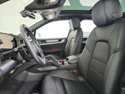 Used 2024 Porsche Cayenne S image 10