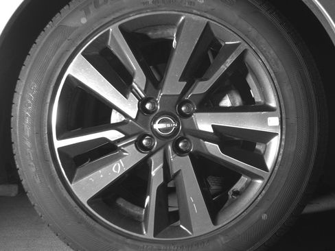 Used 2025 Nissan Versa SV FWD image 13