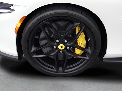 Used 2023 Ferrari Roma RWD image 9